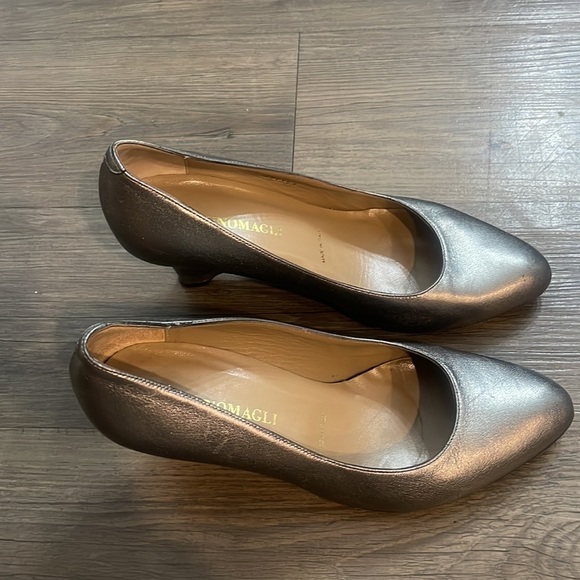 Bruno Magli Metallic Pewter Wedge Heel Sz 38 1/2 - Picture 5 of 16